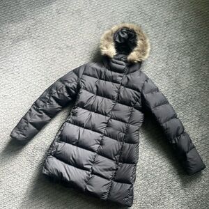 North Face Woman’s Down parka with hood size M